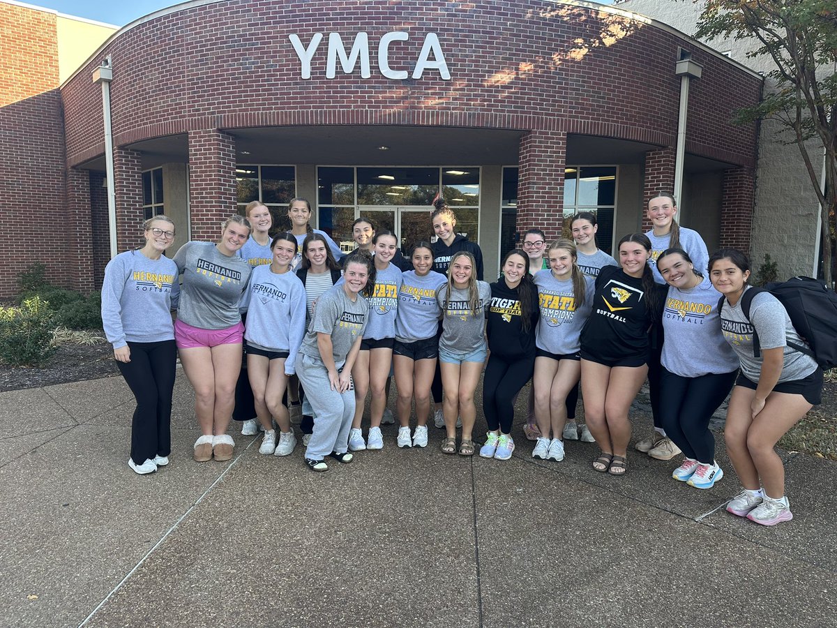 NandoSoftball's tweet image. Nothing beats swim workout day! Huge thank you to the Olive Branch YMCA for allowing us to swim every year! Energy ⬆️ ! #SoldOut  🏊‍♀️🐅🦈#teamdcs