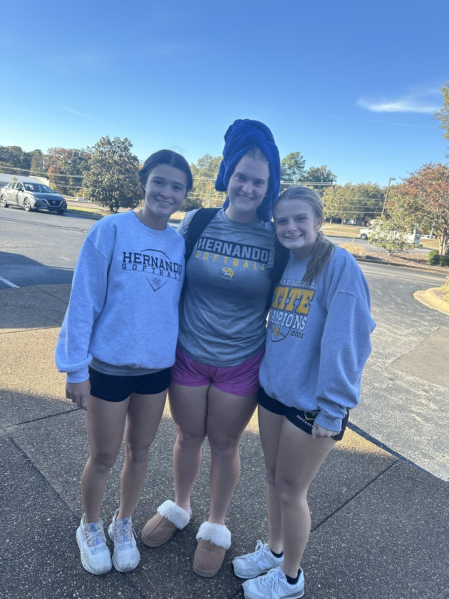 NandoSoftball's tweet image. Nothing beats swim workout day! Huge thank you to the Olive Branch YMCA for allowing us to swim every year! Energy ⬆️ ! #SoldOut  🏊‍♀️🐅🦈#teamdcs