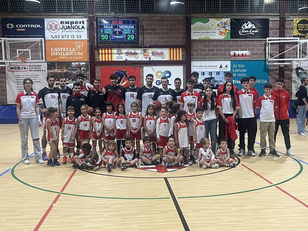 El Sènior Masculí A s’emporta el seu partit contra el Vedruna Gràcia amb el millor suport a la grada i la millor companyia a la mitja part: els nens i les nenes d’escoleta! ❤️🤍🏀

#SomSalle