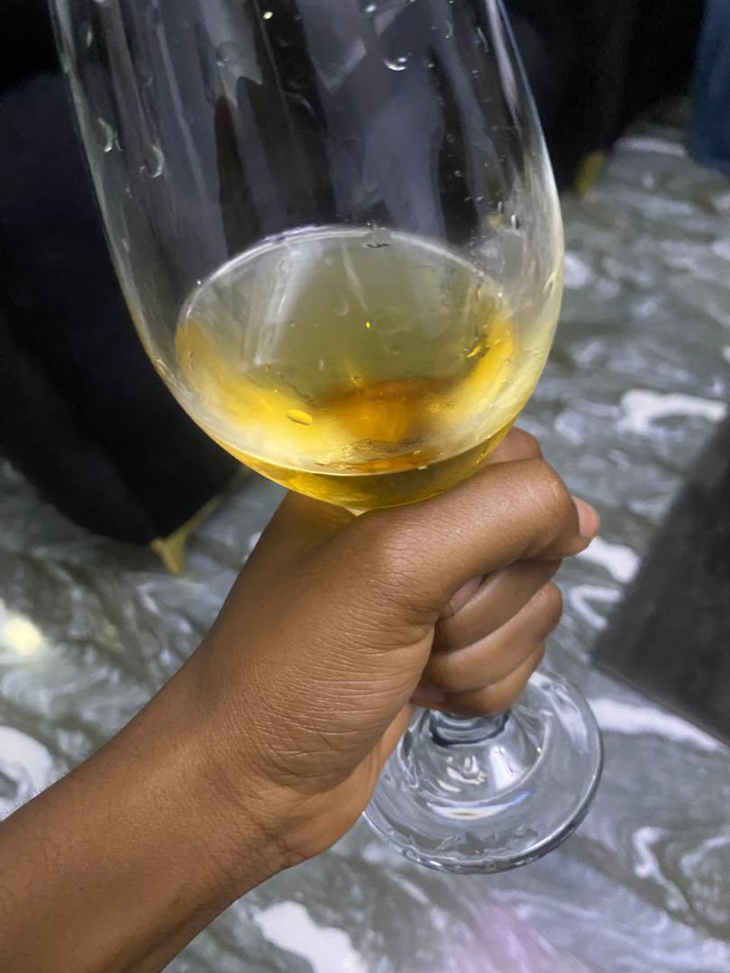 How to hold your        How to hold ur 
glass of wine 🍷             man’s Di***ck 🍆