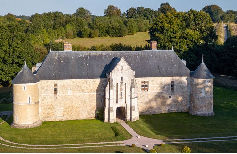 ThereseBaillard's tweet photo. Le #manoir du #Catel est sis à Écretteville-lès-Baons en Seine-Maritime, en #Normandie Semblant tout droit sorti de l’épopée du #Graal, il fut érigé sous #SaintLouis par Richard de Treigots et a reçu en 2013 le Grand Trophée de la plus belle restauration.
https://t.co/kj1femjRZK https://t.co/sznZ2Nm5L5