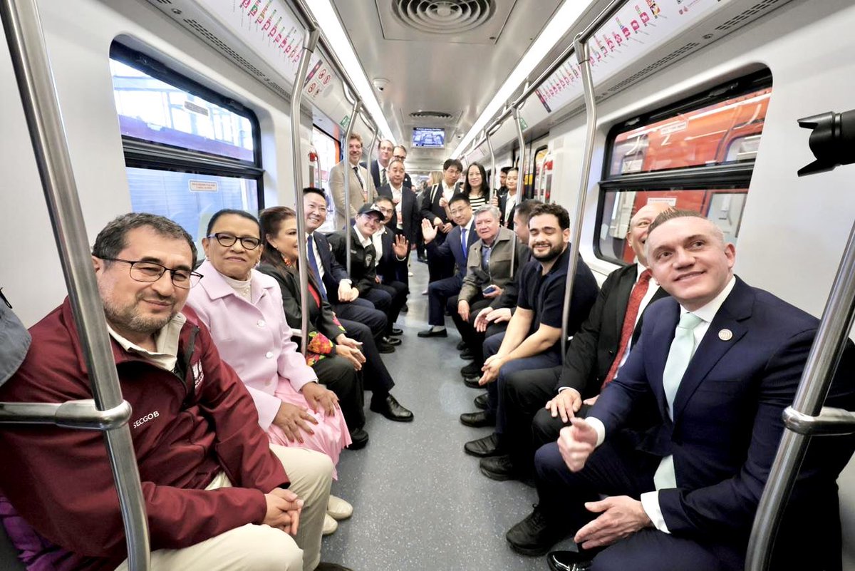 rosaicela_'s tweet photo. Esta mañana acudimos, en representación de la Presidenta @Claudiashein, a la reapertura de la Línea 1 del @MetroCDMX, en el tramo Observatorio-Juanacatlán, una obra que beneficiará cada día a más de 850 mil usuarios. Felicitamos a la Jefa de Gobierno de la #CDMX, @ClaraBrugadaM, por concluir esta importante modernización. 🚇🇲🇽 @EmbChinaMex @AdrianRubalcava