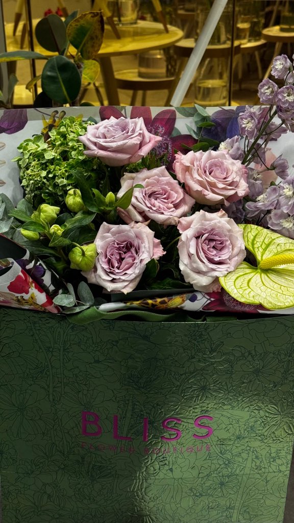 الشي المشترك بيني وبين القهوة نحن الاثنين مطحونين