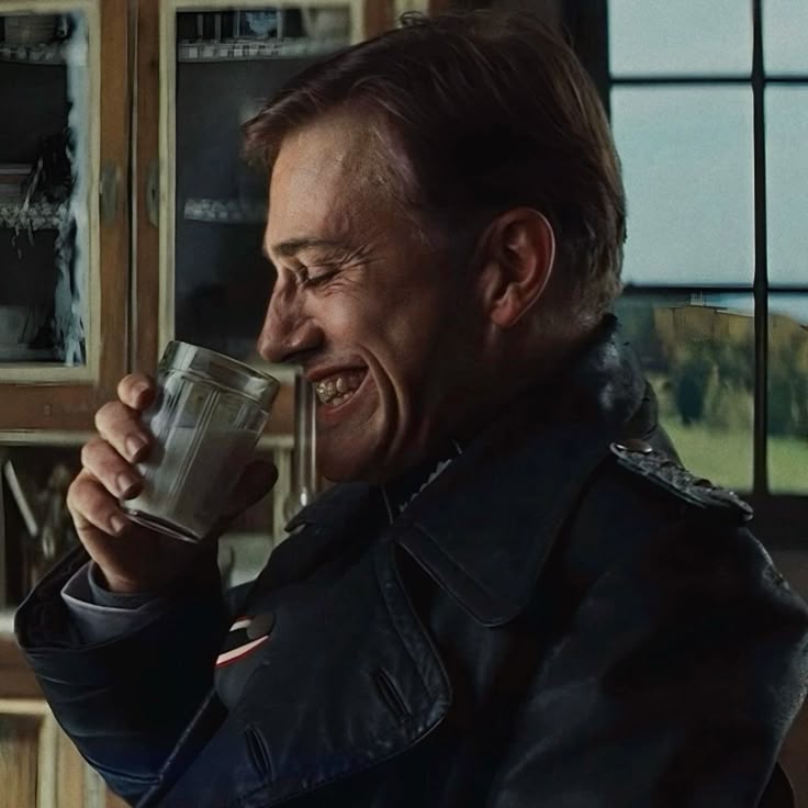 PV2Jkimmich6's tweet image. Pourquoi vouloir changer d&apos;origine alors que je suis un Goatesque Européen Germanique ?