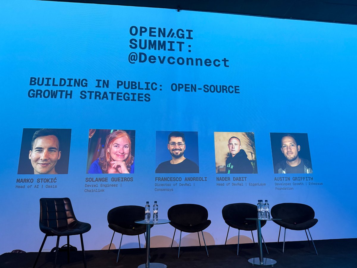 Oasis 🌹 tweet media