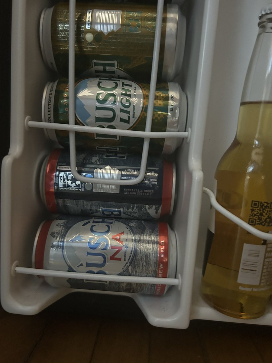 news_bad5544's tweet image. Never hosting a #pregame again until I whoever left these in the beer fridge gets the death penalty. There is an impostor among us. #SHRINK #bouse