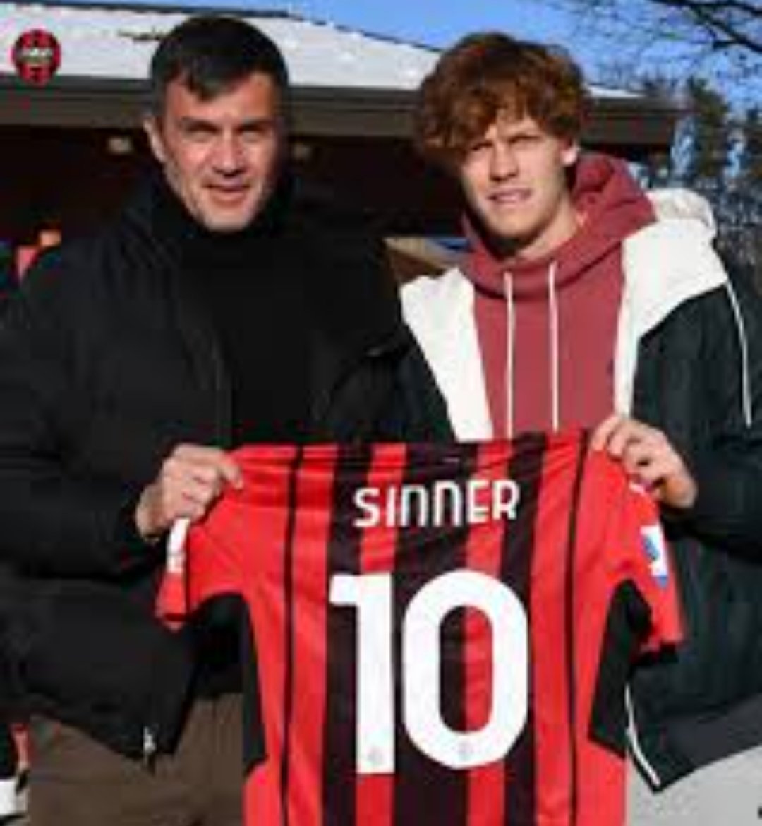 Commibot's tweet image. A sinistra il calciatore italiano che ha vinto di più in Europa nella storia del calcio. IL CAPITANO PAOLO MALDINI 

A destra il tennista italiano che ha vinto di più nella storia del tennis. JANNIK SINNER 

ENTRAMBI NON POTEVANO NON ESSERE MILANISTI