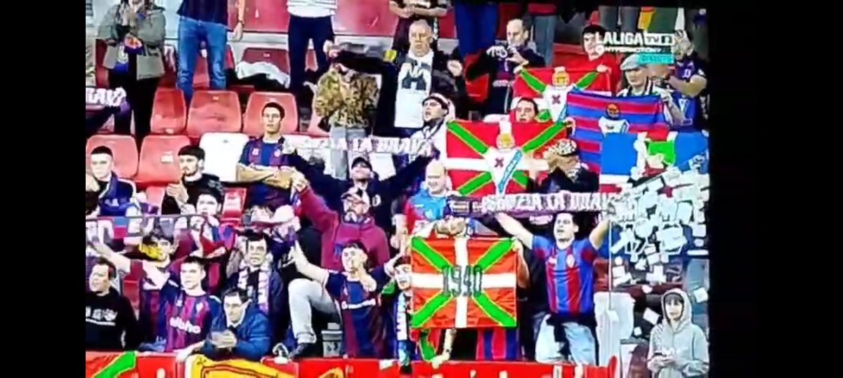 ELB'01 ON TOUR XIXÓN!
<a href="/RealSporting/">Real Sporting</a> 1-1 <a href="/SDEibar/">SD Eibar</a> 
Recorriendo km, superando obstáculos, solo por ti Eibar.
¡En las buenas y en las malas!