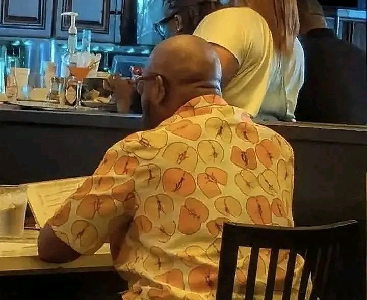 What can you see please ? 😂