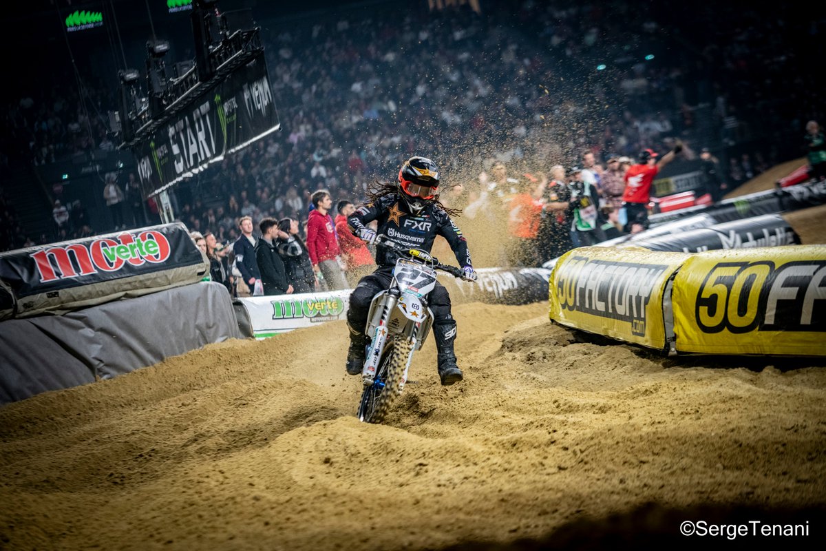 La finale de la catégorie SX1 du #supercross de Paris 2025 a été remportée par le pilote américain Malcolm Stewart,  qui a dominé la course ce dimanche et a été couronné King of Paris. #supercrossparis #parissx #supercross #mxgp #nikond850