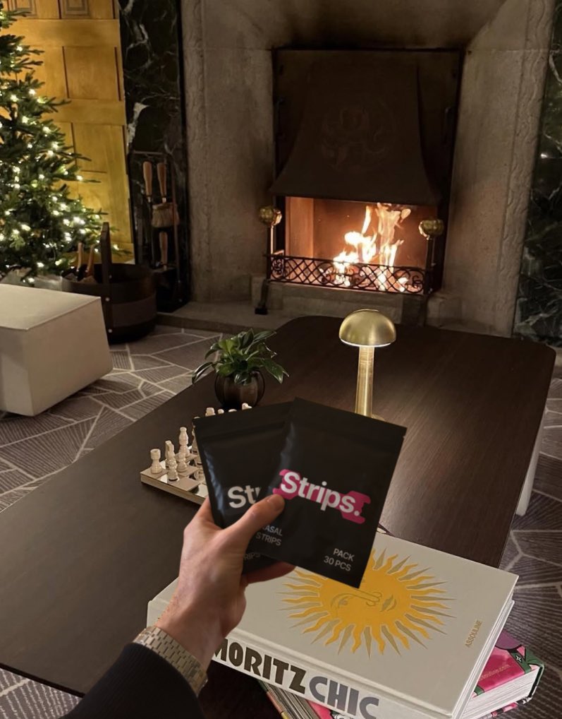 Javizecom's tweet image. today i will be talking about how i positioned @histrips as the #1 nasal strip brand in Europe

and it all comes down to 1 thing:

BE THE IDEAL CUSTOMER PERSONA. let me explain. 👇

its crazy for me to see 99% of female product brands being run by men. 

and even tho this niche…