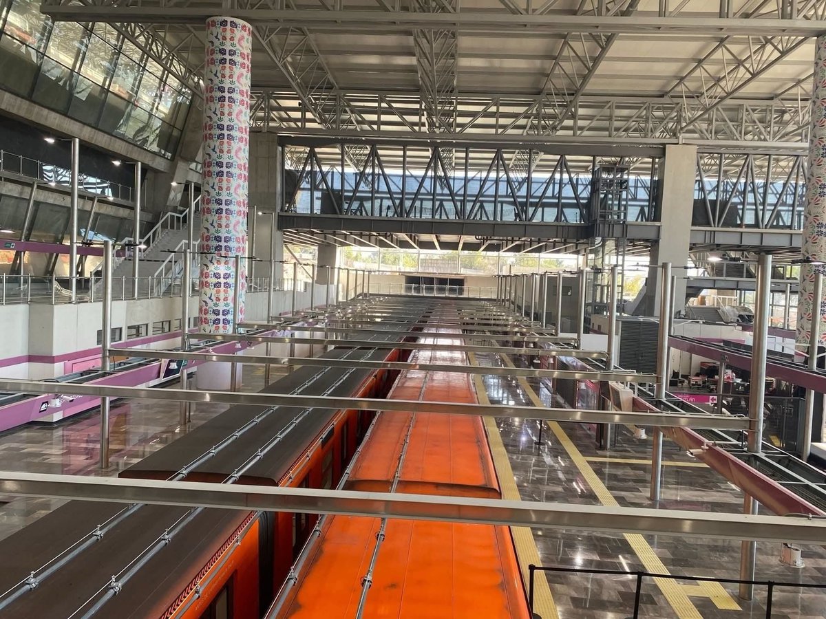 Elrromanov's tweet image. Tuvieron el tiempo y espacio para reconstruir a Observatorio de la Línea 1 del @MetroCDMX con 3 vías

 Seguiremos arrastrando el problema de antes de la &quot;Modernización&quot;: Una terminal limitada que genera embotellamientos de trenes, desequilibrando la operación contra Pantitlán