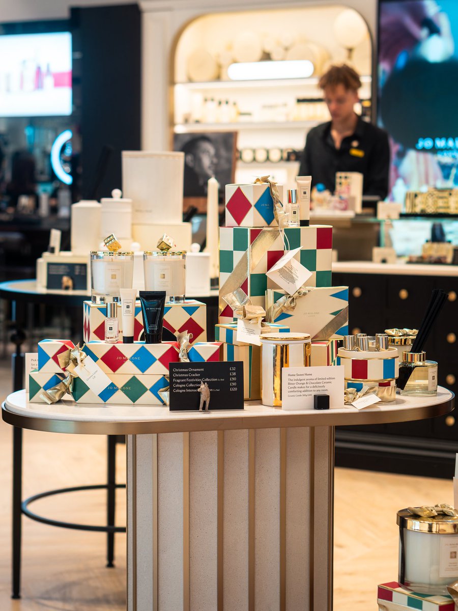 Jo Malone London has a new home within Selfridges Birmingham.

I was lucky enough to be invited down to celebrate the new space and talk Autumn/Winter scent layerings as we build up to Christmas.

More over on my Instagram instagram.com/adamhayes900 

#BrumHour #JoMaloneLondon