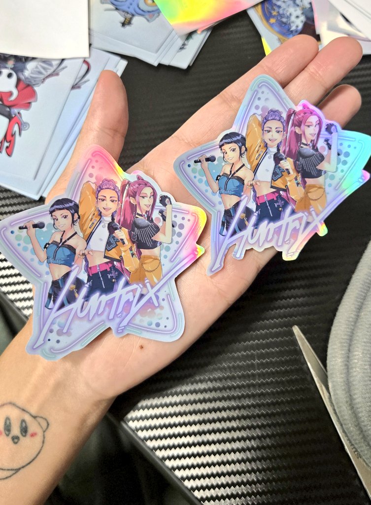 SarahChibiArts's tweet image. Galera, qual opção vcs acham melhor?
Estrela completa ou meia estrela?