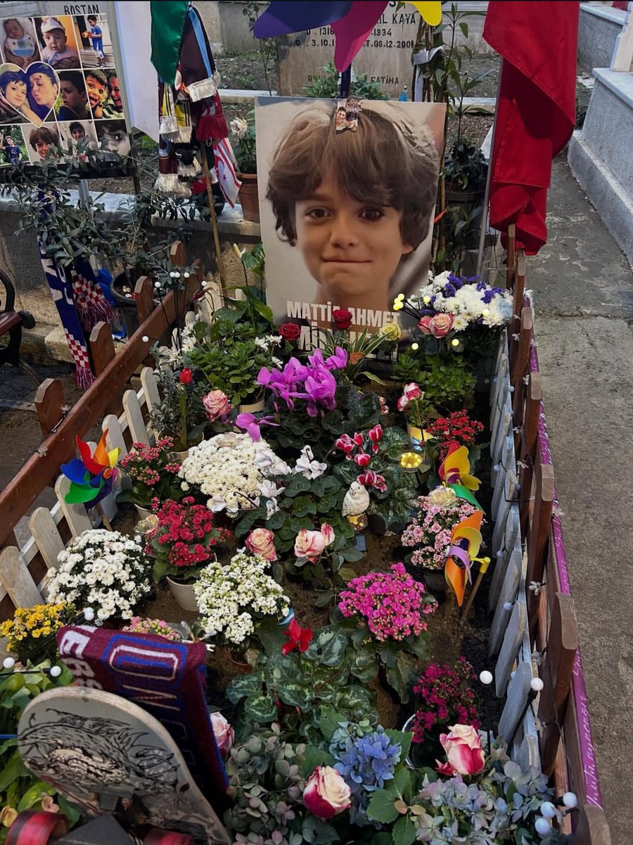 yiğidim aslanım burda yatıyor...