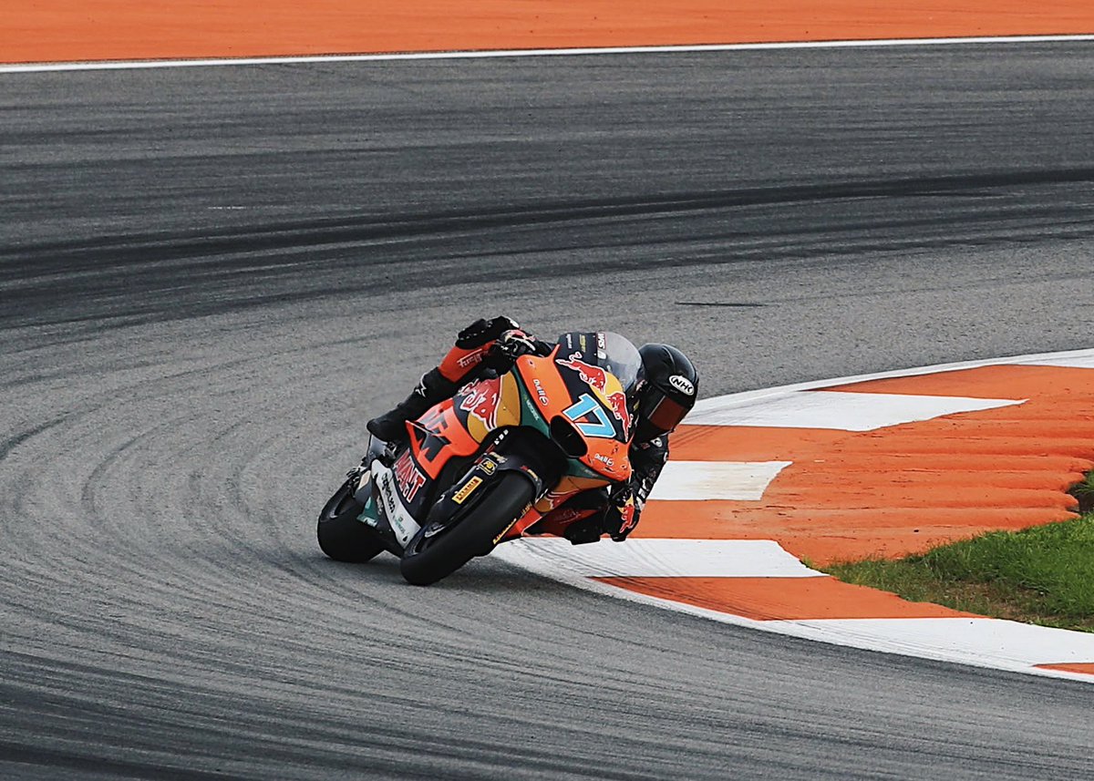 We have demonstrated such speed that we can only be proud of it 🫶🏻🔝 

Great weekend, Boys! You ride a lot! 👏🏼💯

• 𝐏𝟒 | #CV95
• 𝐏𝟐𝟑 | #DM17

| #Moto2 | #Day3 | #ValenciaGP🏁 | #GivesYouWings | #ReadyToRace | #MotoGP | #AjoMotorsport | #AjoFamily |