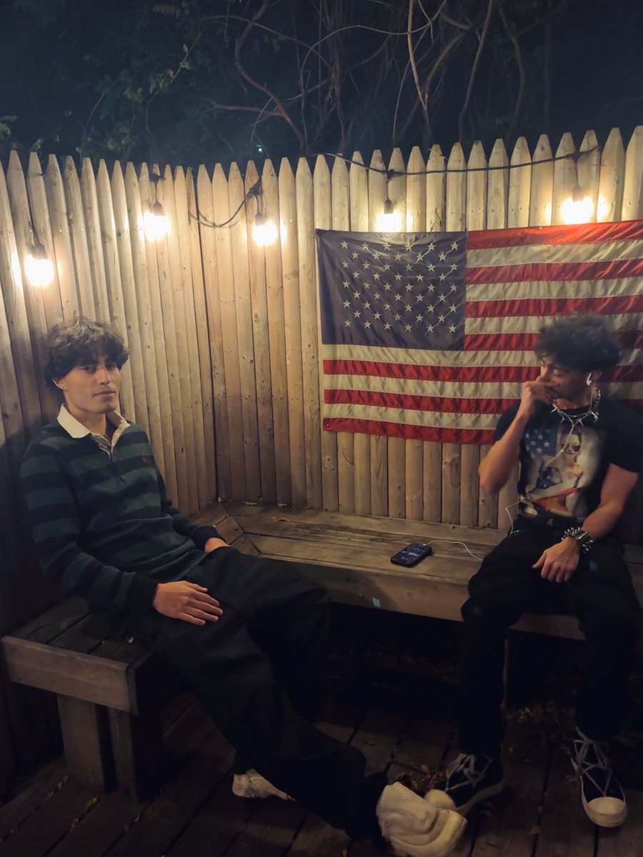 Kulaklığımda yeni ep 🎧