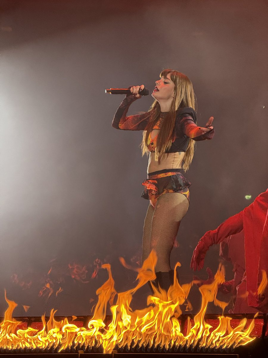 neodie's tweet image. ❤️‍🔥🔥❤️‍🔥🔥❤️‍🔥Il momento torcia umana, Nali sei la Fantastic 4 ❤️‍🔥🔥❤️‍🔥🔥❤️‍🔥