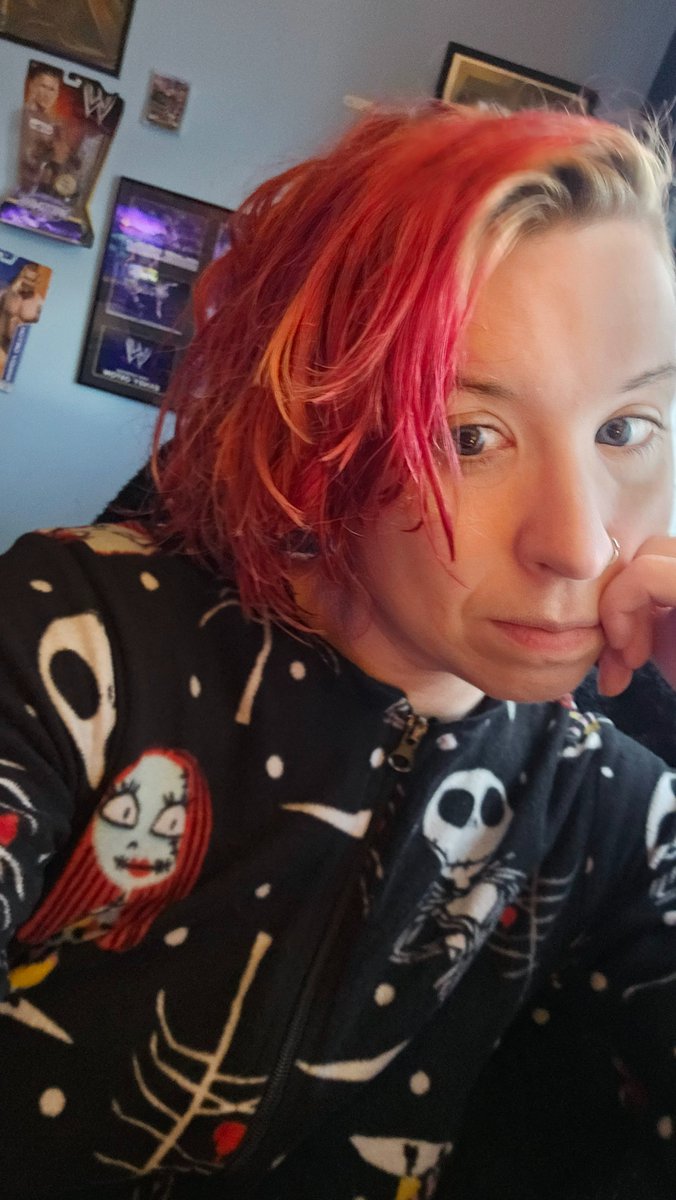 manicpixiqueen's tweet image. Thank goodness I look good regardless of my hair length #crashout