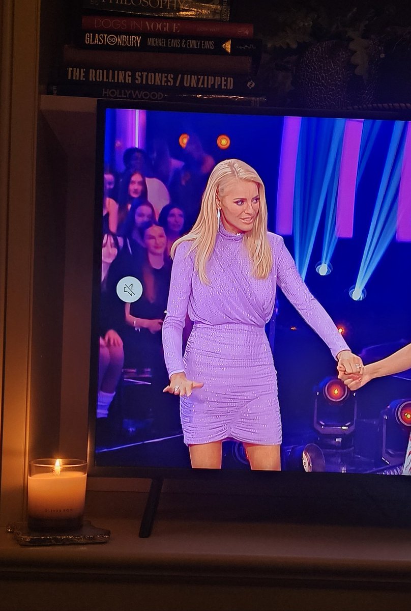 LizzeeRascal's tweet image. Tess's dress last night was so Pilot 1999 that I started to get concerned about having a candle that close to it
#StrictlyComeDancing #Strictly