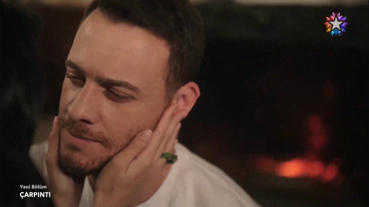 "Seni ilk gördüğümden beri bu sorunun bir gün geleceğini biliyordum... Seni çok seviyorum, benimle evlenir misin?" 

#Çarpıntı #AsRas