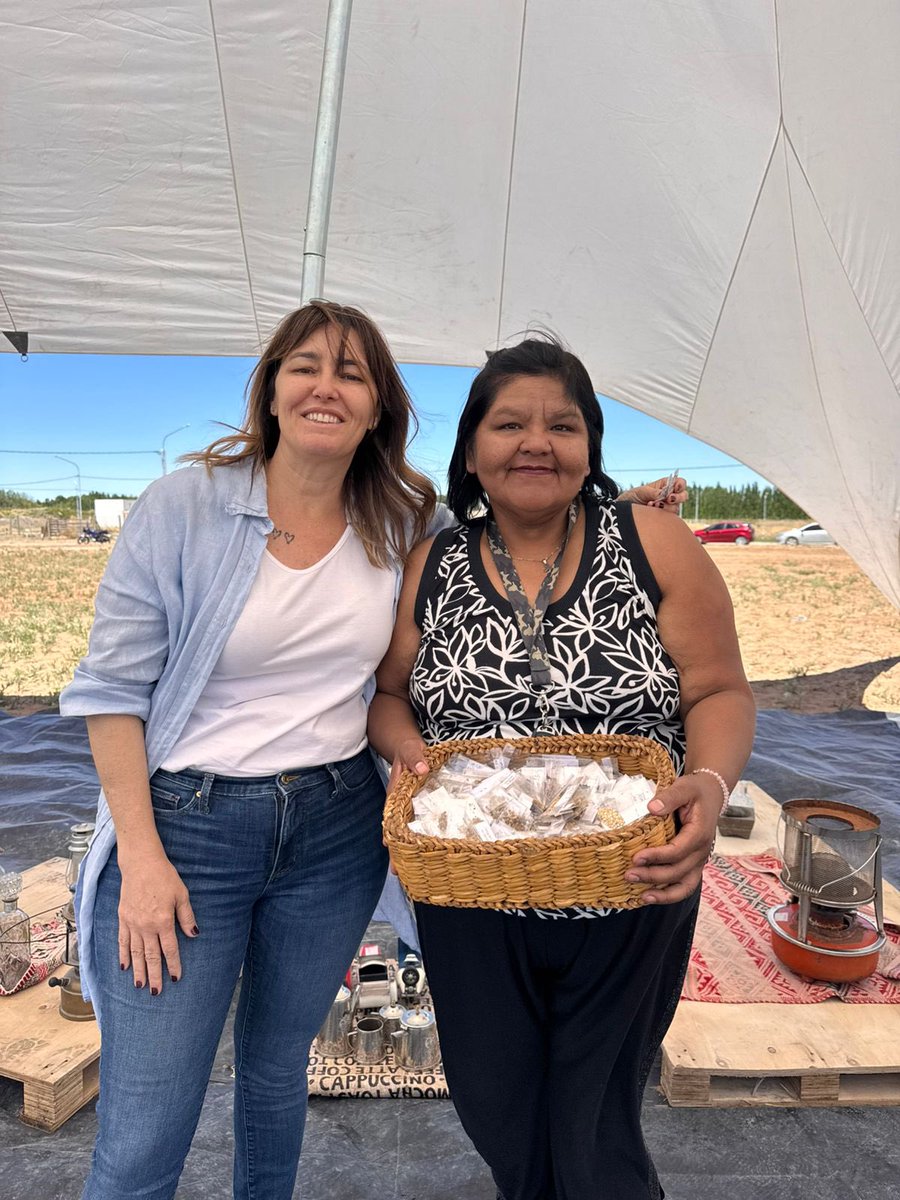 MalenaResa's tweet photo. Acompañé los festejos por el Día de la Mujer Rural, celebrando el esfuerzo y la dedicación de quienes sostienen nuestros territorios y economías locales.
Gracias por su trabajo diario y por mantener viva nuestra identidad rural. 🌾💛 https://t.co/o3b8IjzuBM