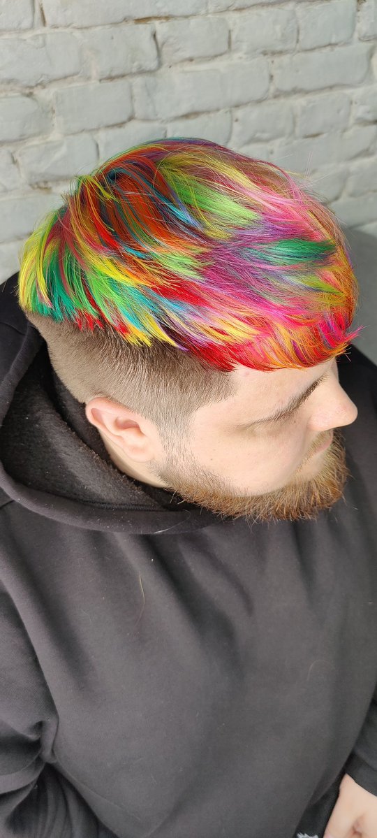 rbshka's tweet image. Дівчата постять свої прикольні покраси, але ніхто не переплюне мене, цисгендерного мужика 💪