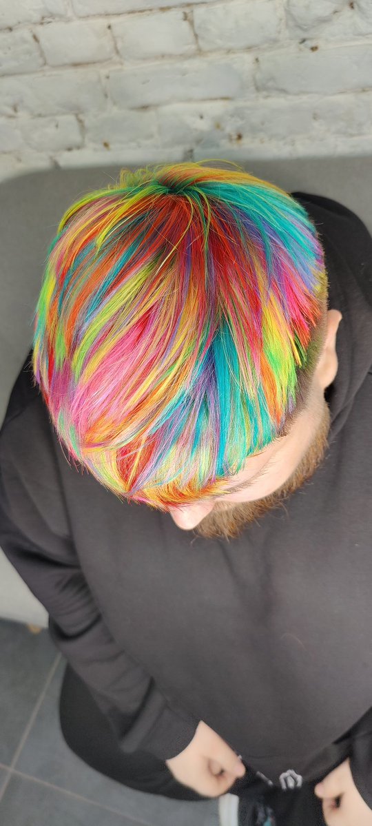 rbshka's tweet image. Дівчата постять свої прикольні покраси, але ніхто не переплюне мене, цисгендерного мужика 💪