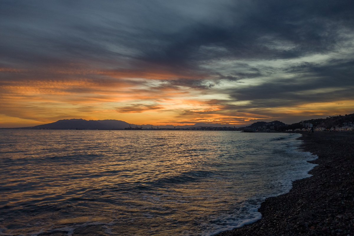 Atardecer en #Málaga
#SienteMLG

Foto: <a href="/Zappa_Malaga/">Zappa ۞</a>