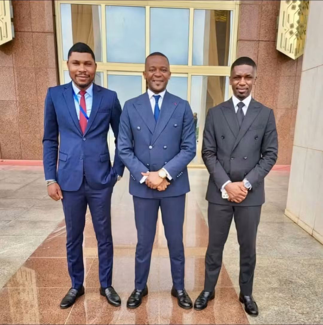 JitziD's tweet photo. You’re looking at the top 3 Cameroonians with 100% rights to insuItz and buIIy anyone not supporting the current reg!m🇨🇲
They do all these and still go Scot-free  but if you think you’re a Cameroonian, go against the current reg!me and lets see If kondengui no go be your new home https://t.co/9ax7qUucjf