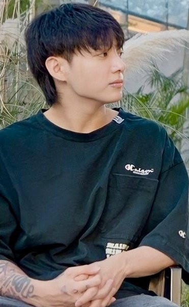 sodayeon's tweet photo. #taekookau where jeongguk's never been fond of taehyung, taking every chance he got to let him know.

taehyung thinks maybe he should stop crushing on people who aren't nice to him.

after seeing him with seojoon, jeongguk thinks maybe he should be nicer. https://t.co/ZdNFqm4lzQ
