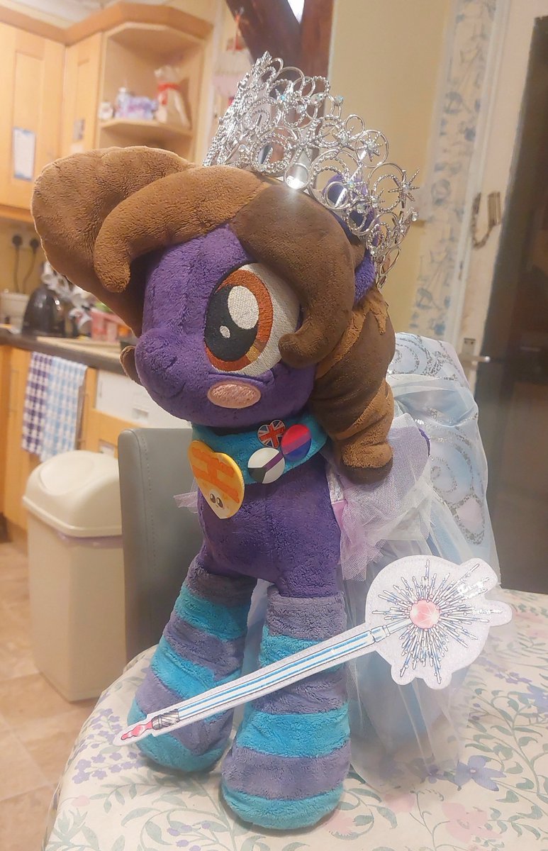 rainboom823's tweet photo. Ready for #WickedForGood 
Dress/Wand from Build a Bear and the crown from SmythsToys https://t.co/HwljuixAwS