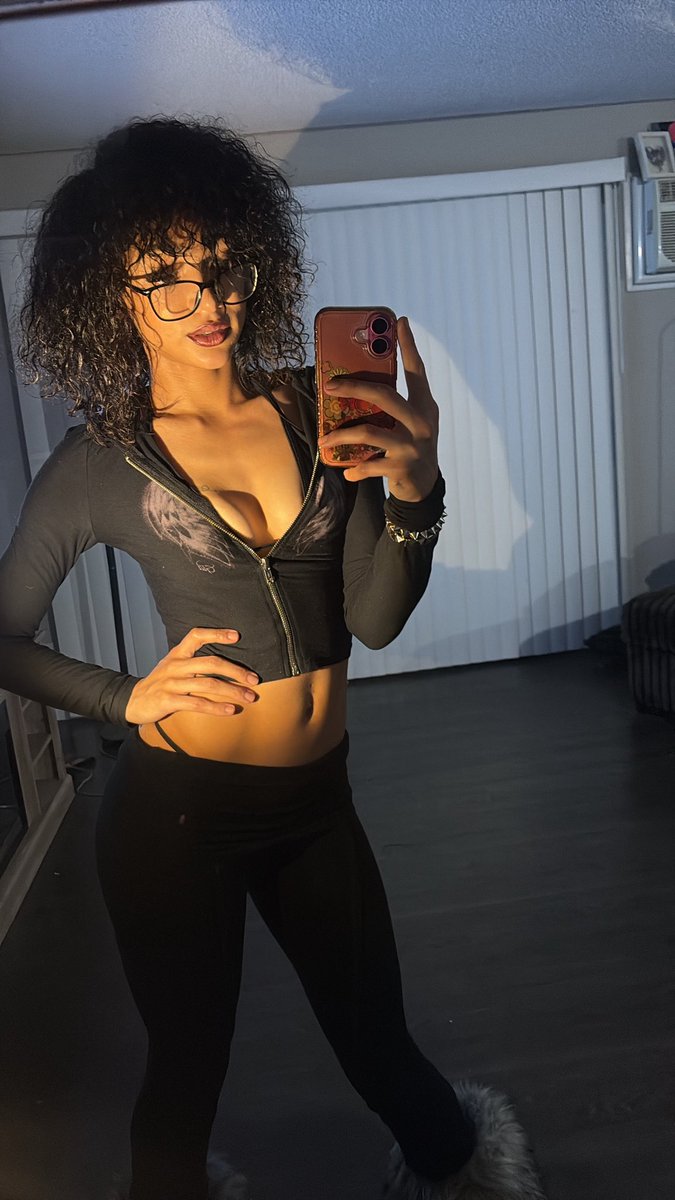tiytoxic's tweet photo. bad thing, she trim https://t.co/N0eeyan2wq