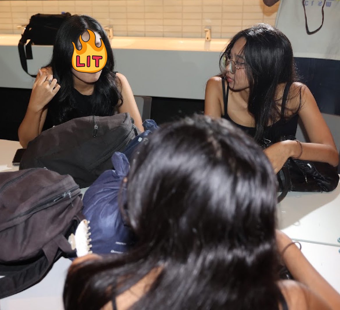 ชั้นชอบมาเห็นค่าตอนมันสายไปตลอดเลย จำได้ว่าตอนนั้นเกลียดผมตัวเองตอนยาวมาก อยากตัดสุด ๆๆ แต่พอตัดจริงแล้วก็ไม่ชอบ ตอนตัดสินใจตัดหน้าม้าก็เหมือนกัน ตอนแสกกลางไม่ชอบตัวเองเลย จนกระทั่งลองตัดหน้าม้าจริงถึงรู้ว่าแสกกลางดีที่สุดแล้ว ชีวิตน้อ