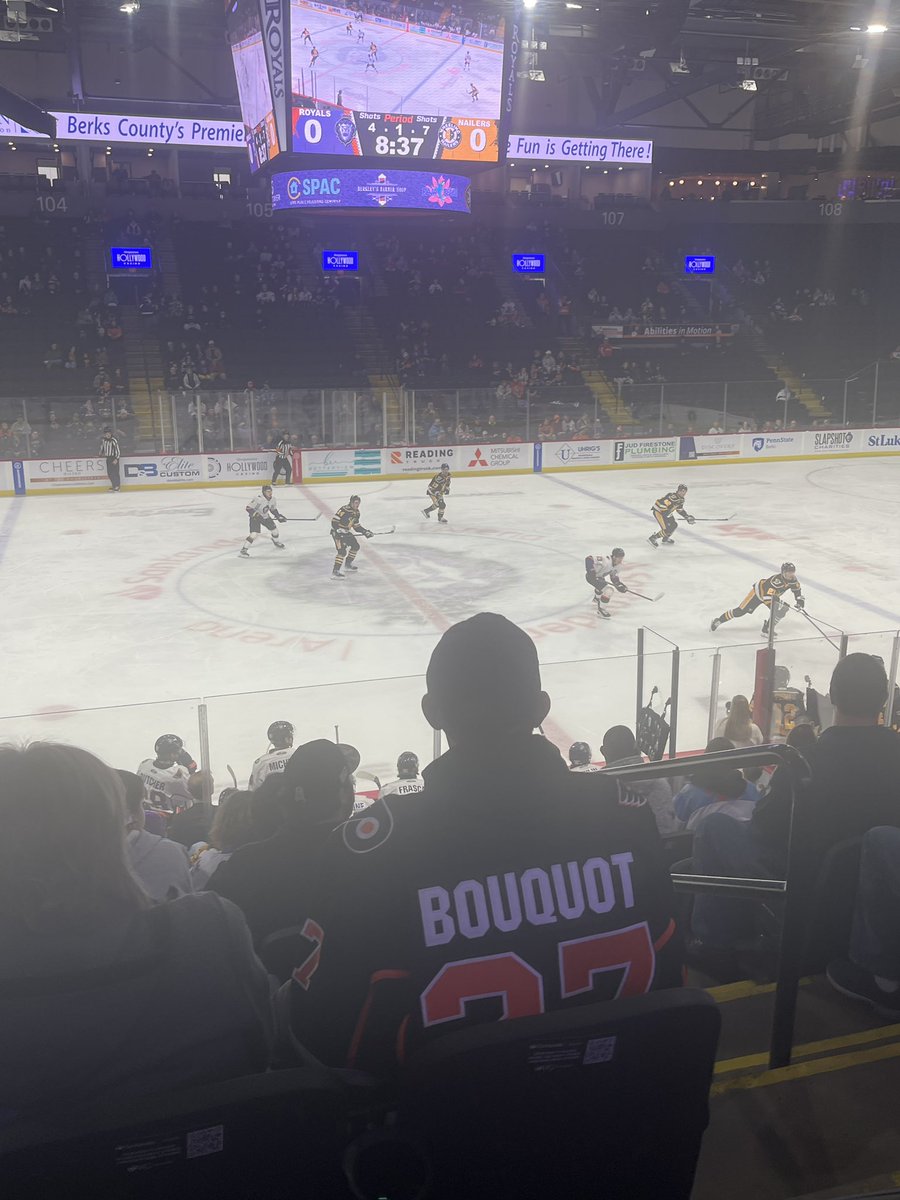 Having friends in high places (workers in venue) gets you closer to action