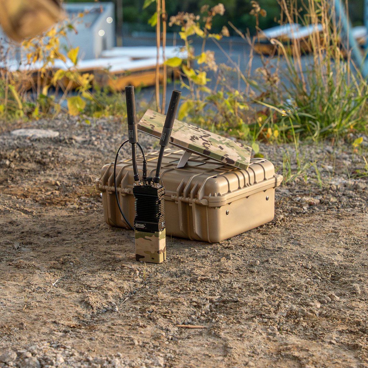 SilvusTech's tweet image. #StreamConnect extends your #StreamCaster #MANET  mesh network beyond line-of-sight – turning tactical
connectivity into a truly global mission-ready network. 
.
Paired with a satellite uplink like #Starlink, remote teams can now move video, mission data, and situational…