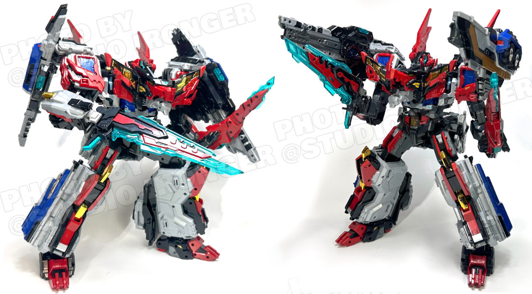 メタルカードボットW・ヘビーアイアンW。分離する大型トレーラーが全高