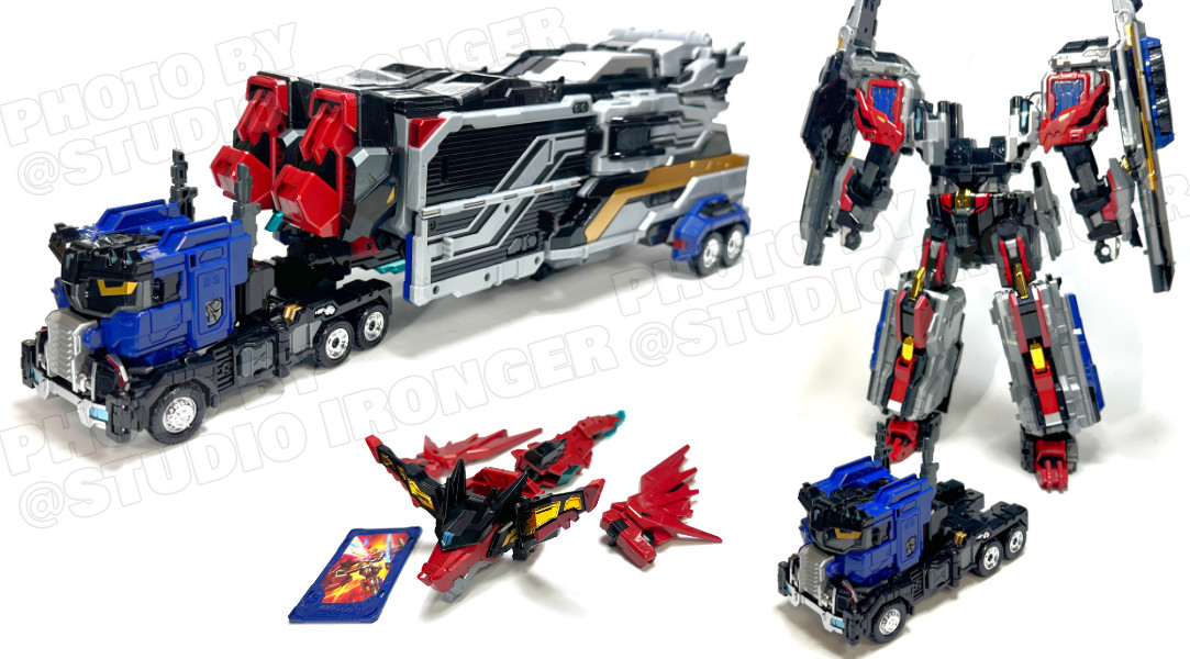 メタルカードボットW・ヘビーアイアンW。分離する大型トレーラーが全高