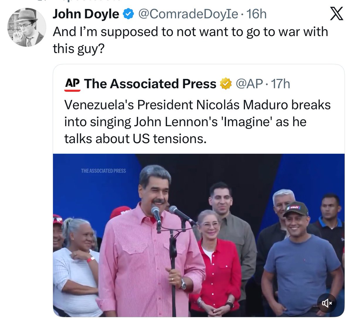 OrlvndoA's tweet image. Maduro cantando la nefasta ‘Imagine’ de John Lennon ha provocado una ira en el conservadurismo americano al punto de que todos quieren que los Marines entren ya y lo saquen a patadas.