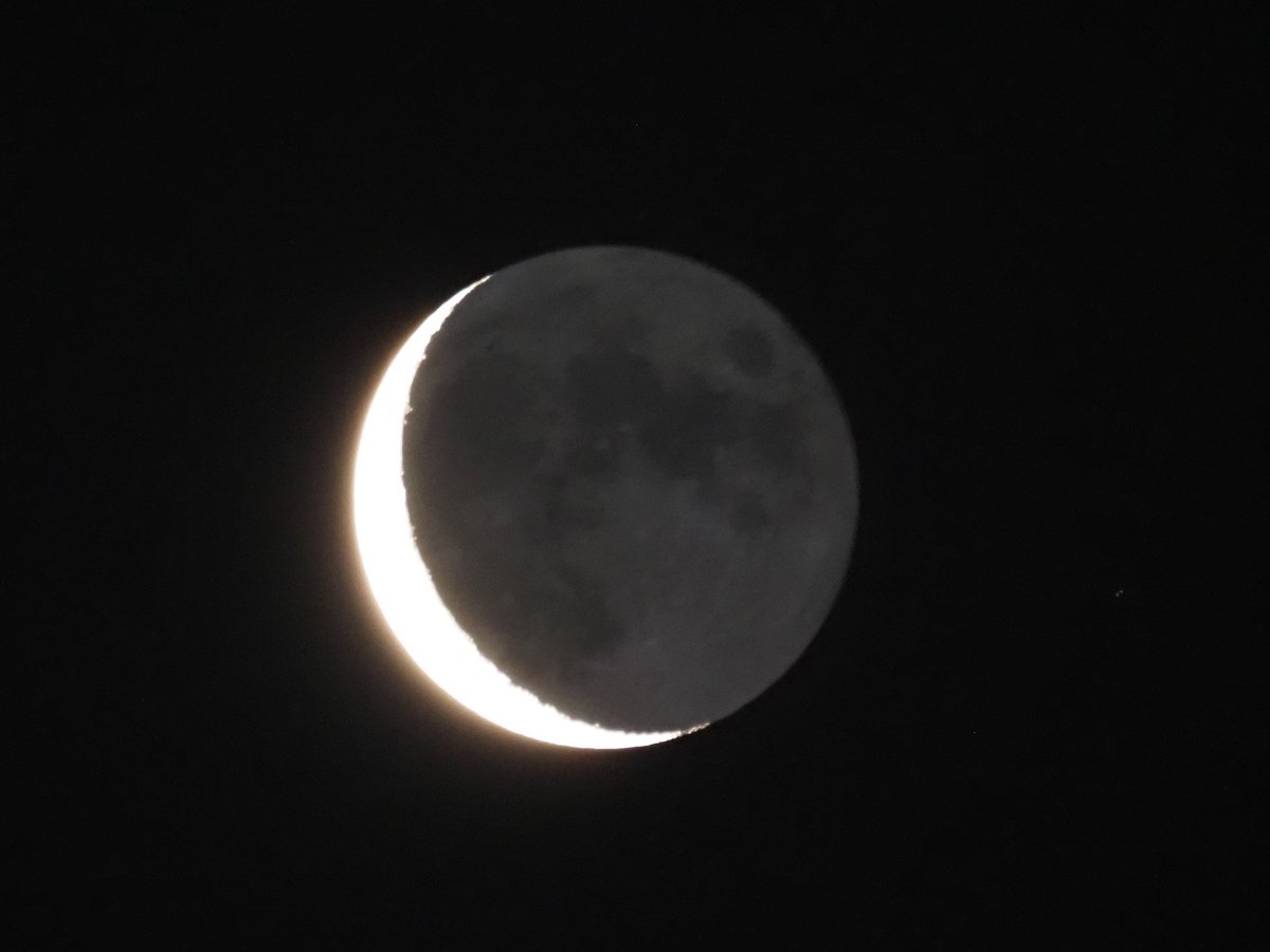 embeddedark's tweet image. #イマ月 #イマソラ #mysky #OLYMPUS #OMD #EM1MarkIII #MZD #ED #100400mmF5063ISii #400mm #デジタルテレコン #35mm換算 #1600mm #ISO3200 #f6てん3 #3分の1秒 #静音モード #手持ち #5軸シンクロ手ぶれ補正ON #JPEG撮って出し