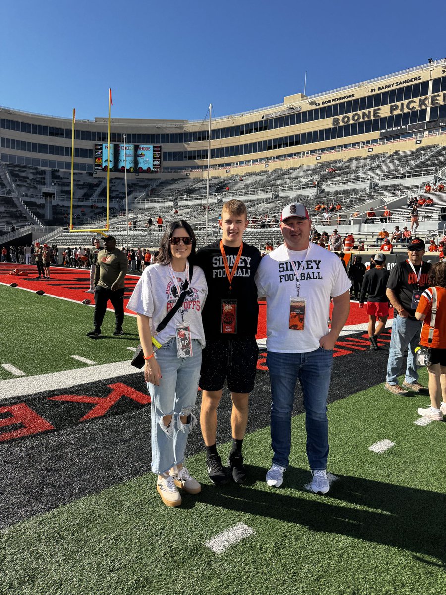 kale_kaiser's tweet image. Thank you @CoachJG_  for the gameday invite! The game day atmosphere was electric! Go Pokes! @CowboyFB @TheTrenchLab @RicoOchoa @SidneyRaiderFB