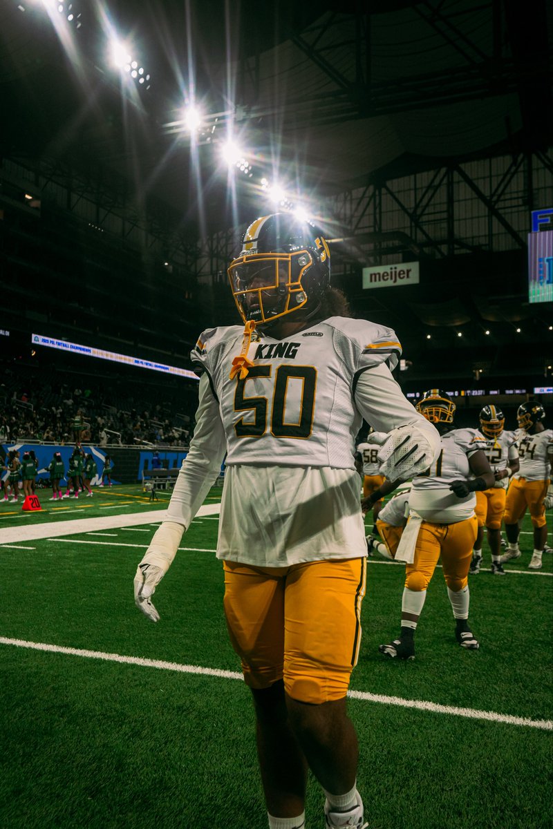 Senior Szn Film , #50 OT 

6’4 280 Pounds 

4 Year varsity starter 

3.3 GPA 

50+ 🥞

hudl.com/v/2T9xAj