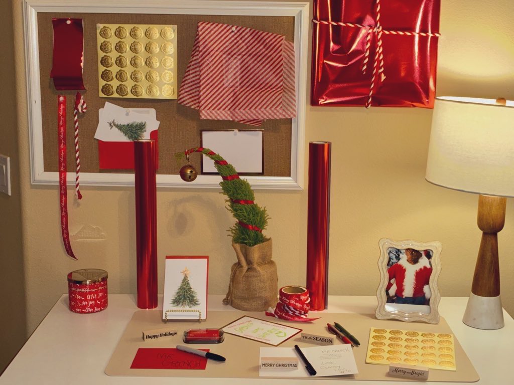 FilmBooksKadie's tweet image. I work in retail and we started Christmas early too! I love that you work at an antique shop! Love vintage things. I just decorated my office as post office set replica from the Grinch movie (Jim Carrey version) #ScriptChat