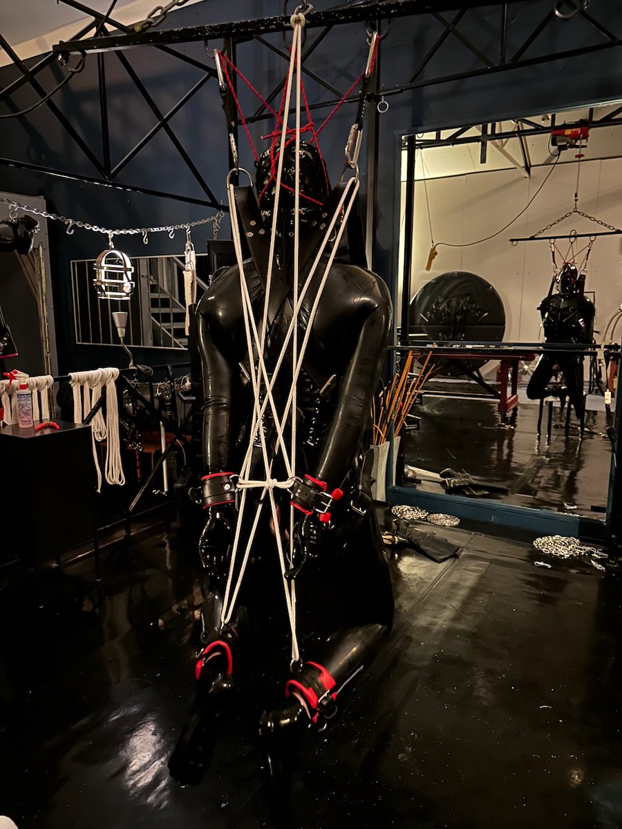 So tempted to make a bad joke about my sub hanging out with me but decided better 🥸