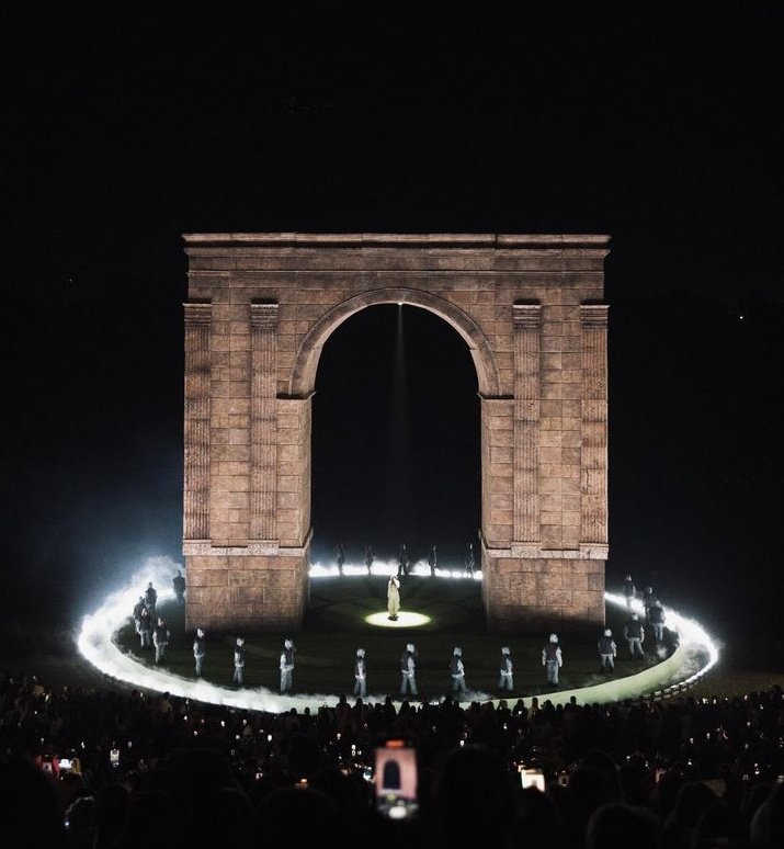 adoreutini's tweet image. último show de futttura lo que significa que es la última vez que lo vemos a él 😭😭 #FUTTTURA