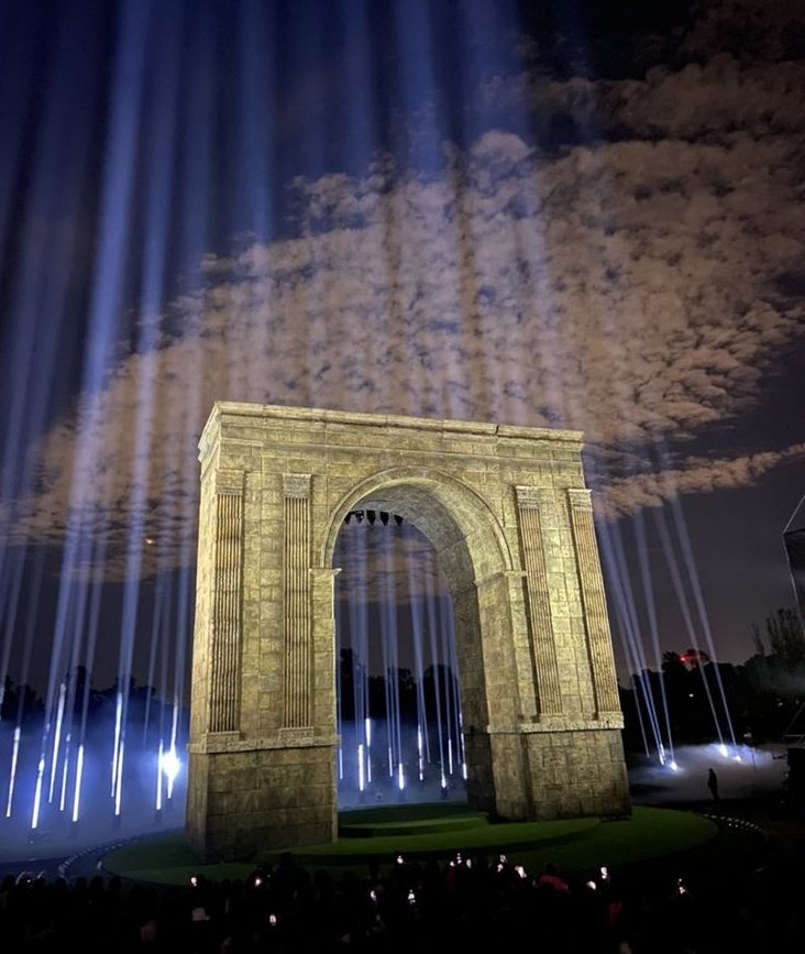 adoreutini's tweet image. último show de futttura lo que significa que es la última vez que lo vemos a él 😭😭 #FUTTTURA