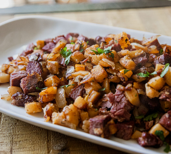 Serve this Prime Rib Hash as a hearty breakfast or a satisfying main course for lunch or dinner.

It is a fantastic way to enjoy the smoky, meaty goodness of portable steak in a comforting and filling meal!
 
Recipe: facebook.com/BeefJerkyOutle…

#hash #recipe #recipes #BEEF #Foodie