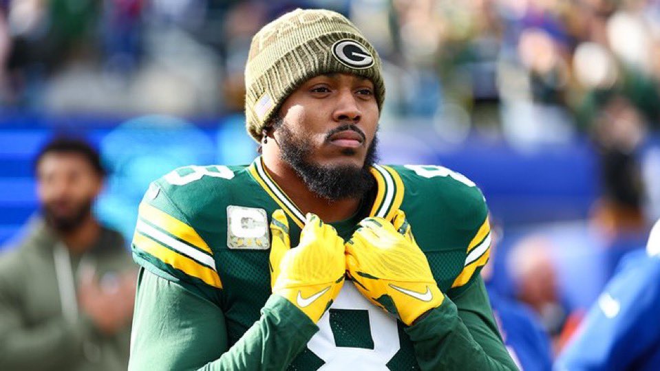 TomPelissero's tweet image. Packers RB Josh Jacobs will undergo more tests Monday on his left knee, but the initial belief is he avoided a significant injury, per sources. 

Jacobs returned briefly after jamming his knee into the MetLife turf before leaving for good. There’s optimism he’ll be back soon.