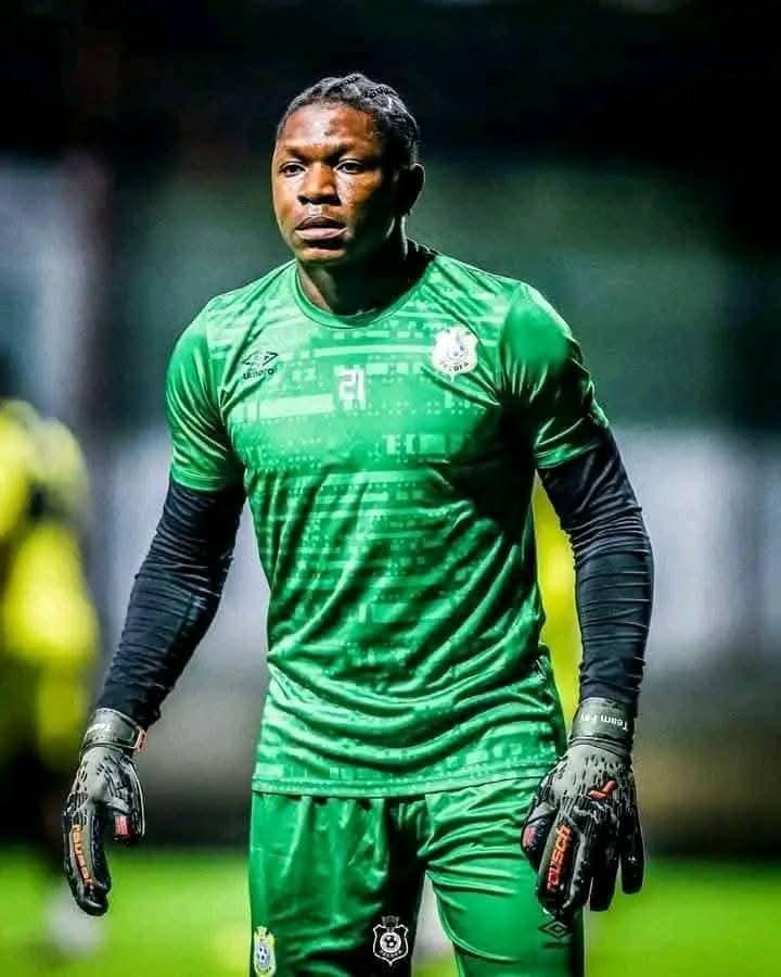Tu peux rester dans l’ombre longtemps, mais quand Dieu te place, c’est pour marquer l’histoire.

🔥🔥🔥🔥🔥🔥🔥🔥