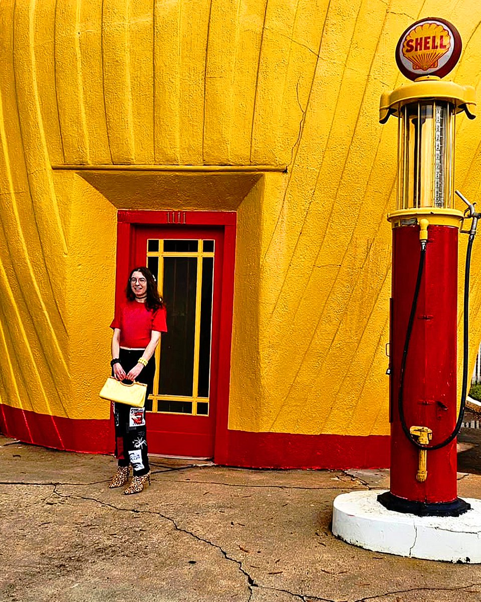 ShellStationsUS's tweet image. Hello from Winston-Salem! 👋 Spotted this great #StationSnap by (IG) madison_fashion3 at the famous “Big Shell” service station, which is nearly 100 years old! Have you ever visited? 

Don’t forget to tag us in your Station Snaps – we love to see them!

#Shell #WinstonSalemNC…